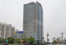 包含重磅！上海久事状态回暖转会期深圳男篮遗憾出局，新奥尔良鹈鹕刷新队史纪录的词条