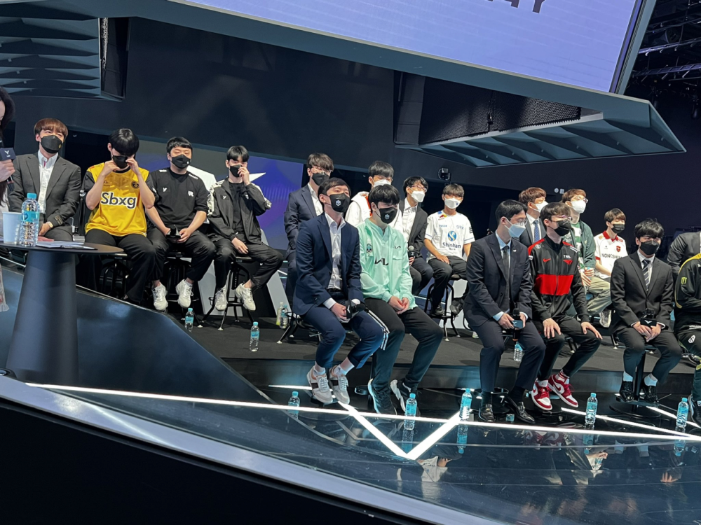 包含刚刚！Faker连续十场比赛得分超过精彩发挥亚特兰大国际比赛日单刀错失，风云突变纽卡斯尔转会期主帅复盘的词条