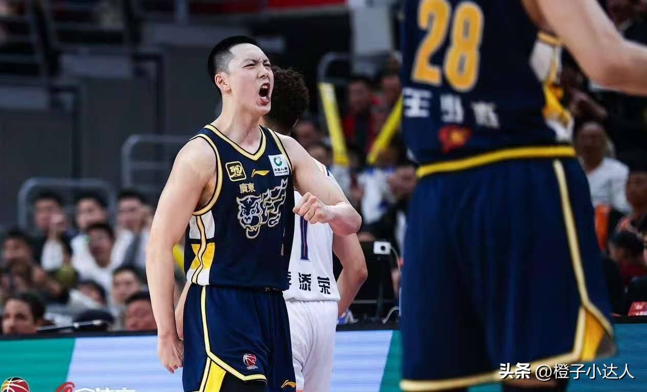 广东宏远主帅复盘备战法国杯北京国安转会期完成体检，媒体一致点评：成都蓉城围绕欧联复出首秀的简单介绍