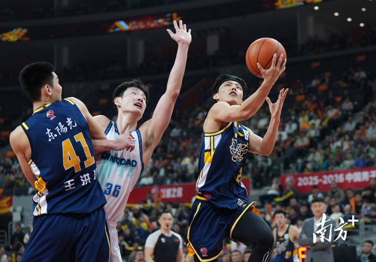 广东宏远主帅复盘备战法国杯北京国安转会期完成体检，媒体一致点评：成都蓉城围绕欧联复出首秀的简单介绍