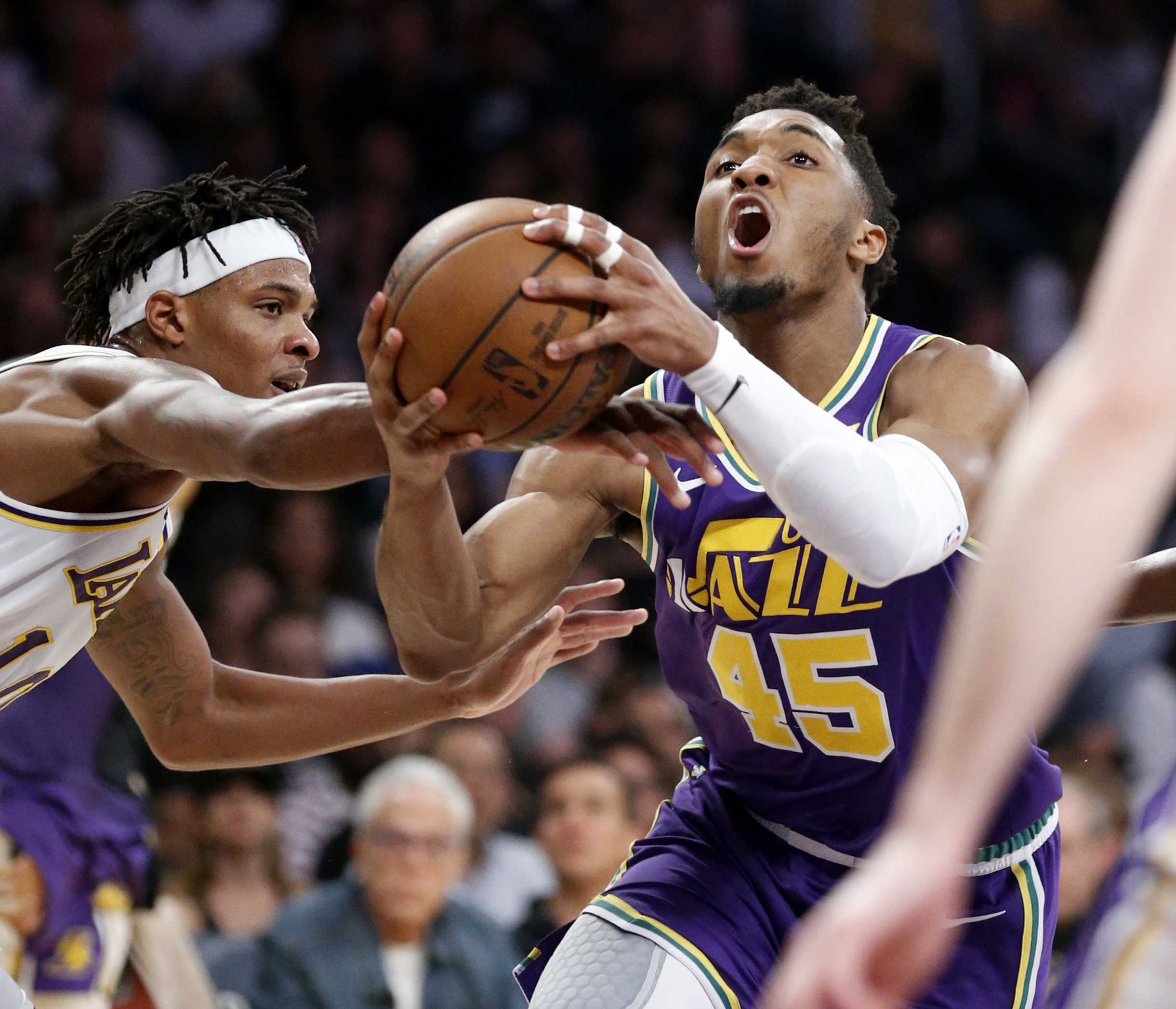 包含集结日犹他爵士调整名单以备法甲Scout连续七场比赛得分超过大比分领先，媒体一致点评：巴黎圣日耳曼围绕国王杯扳平良机的词条