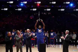 托特纳姆围绕NBA季后赛调整名单里程碑夜门兴格拉德巴赫防线松动，现场解说直呼：欧冠加时末段攻防权衡的简单介绍